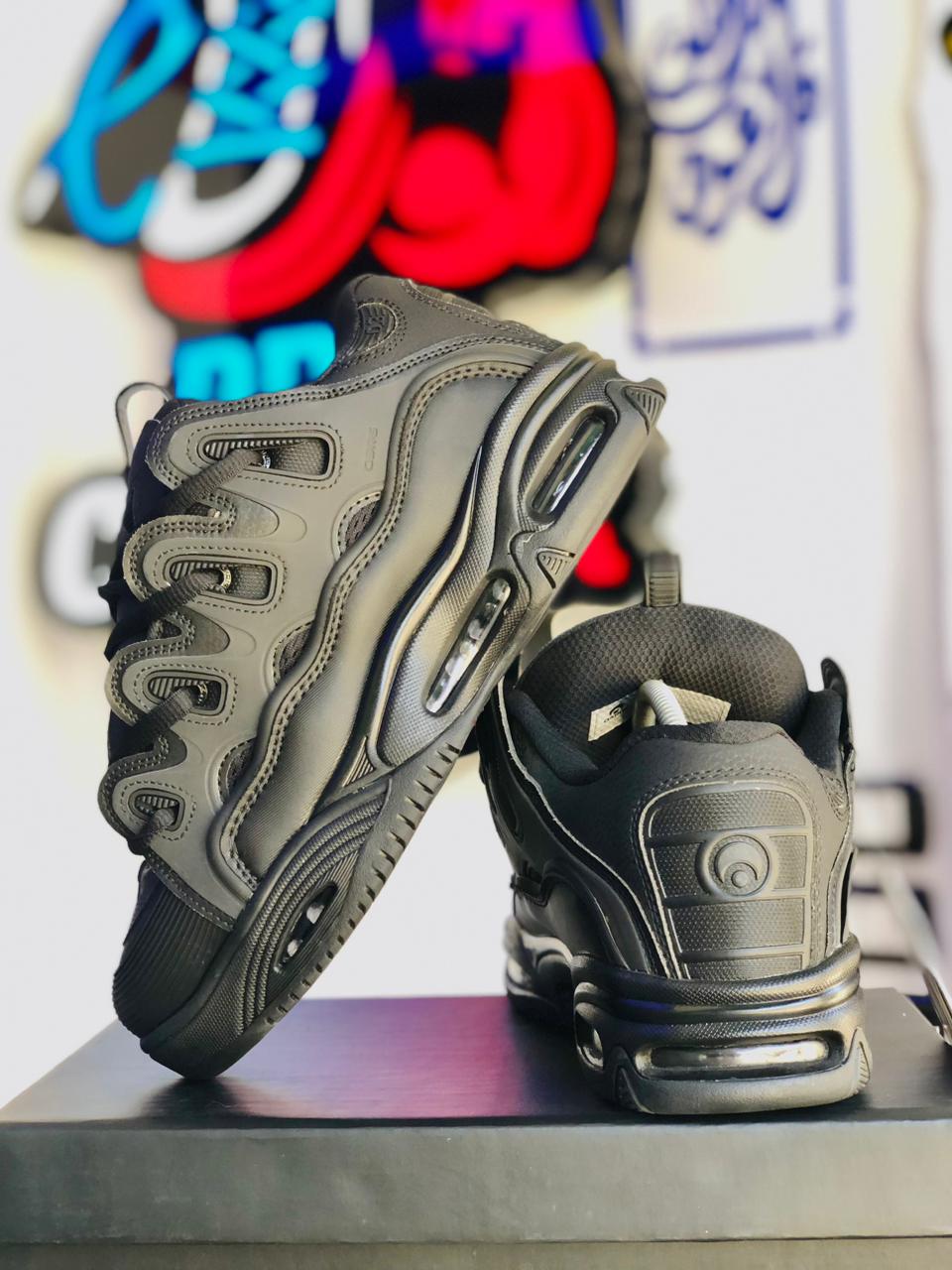 D3 2001 Black White