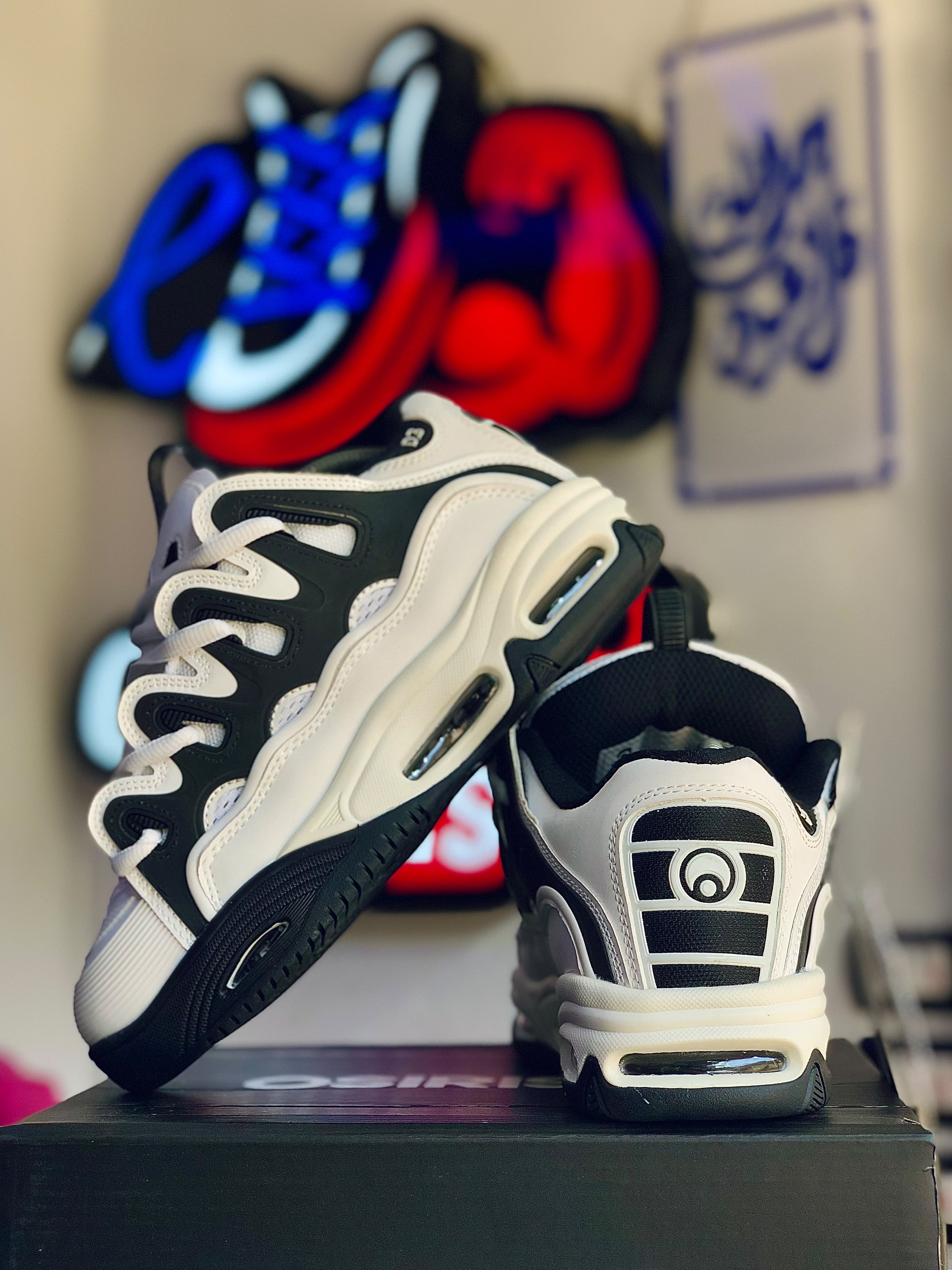 D3 2001 Black & White
