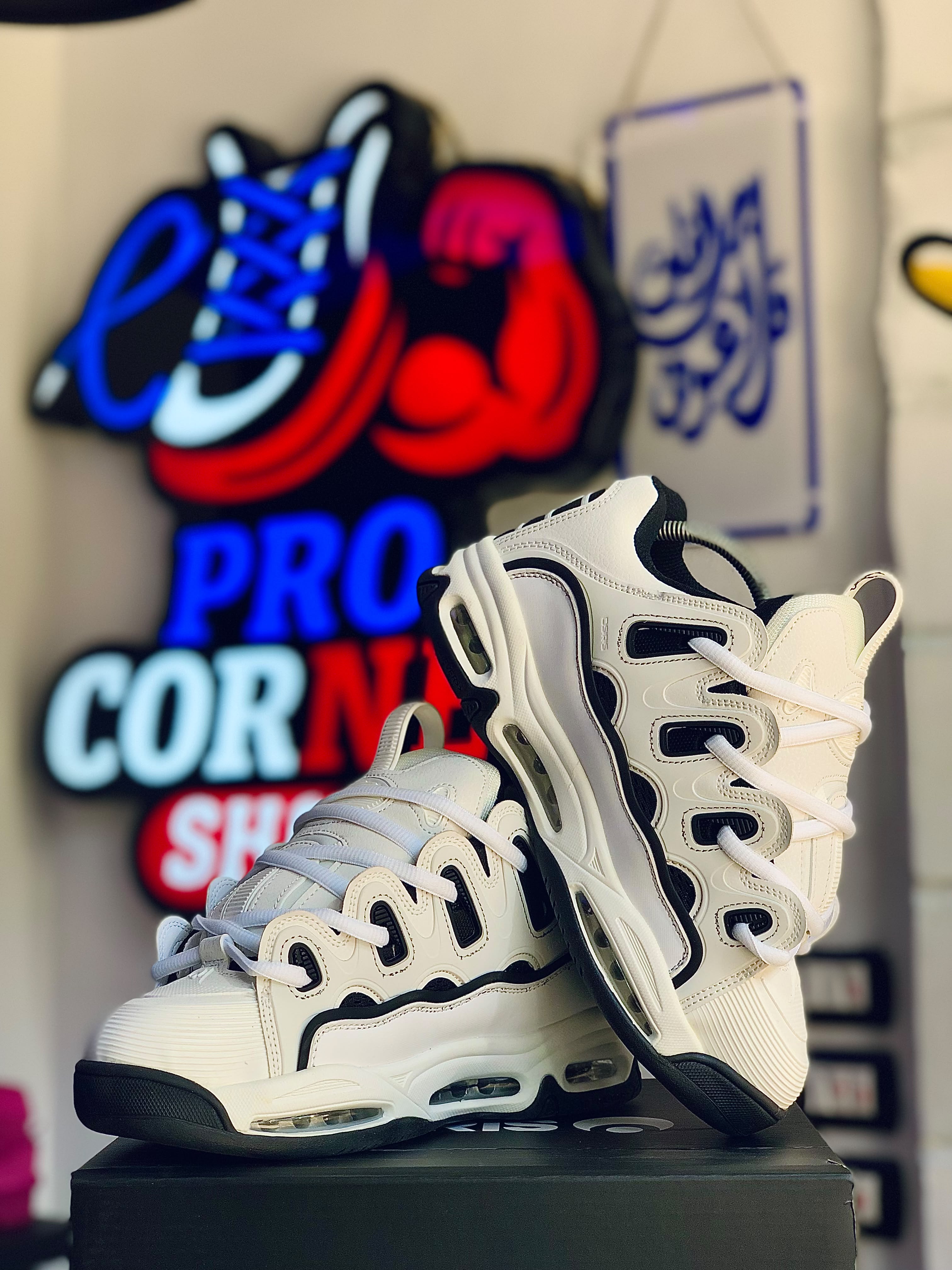 D3 2001 White & Black