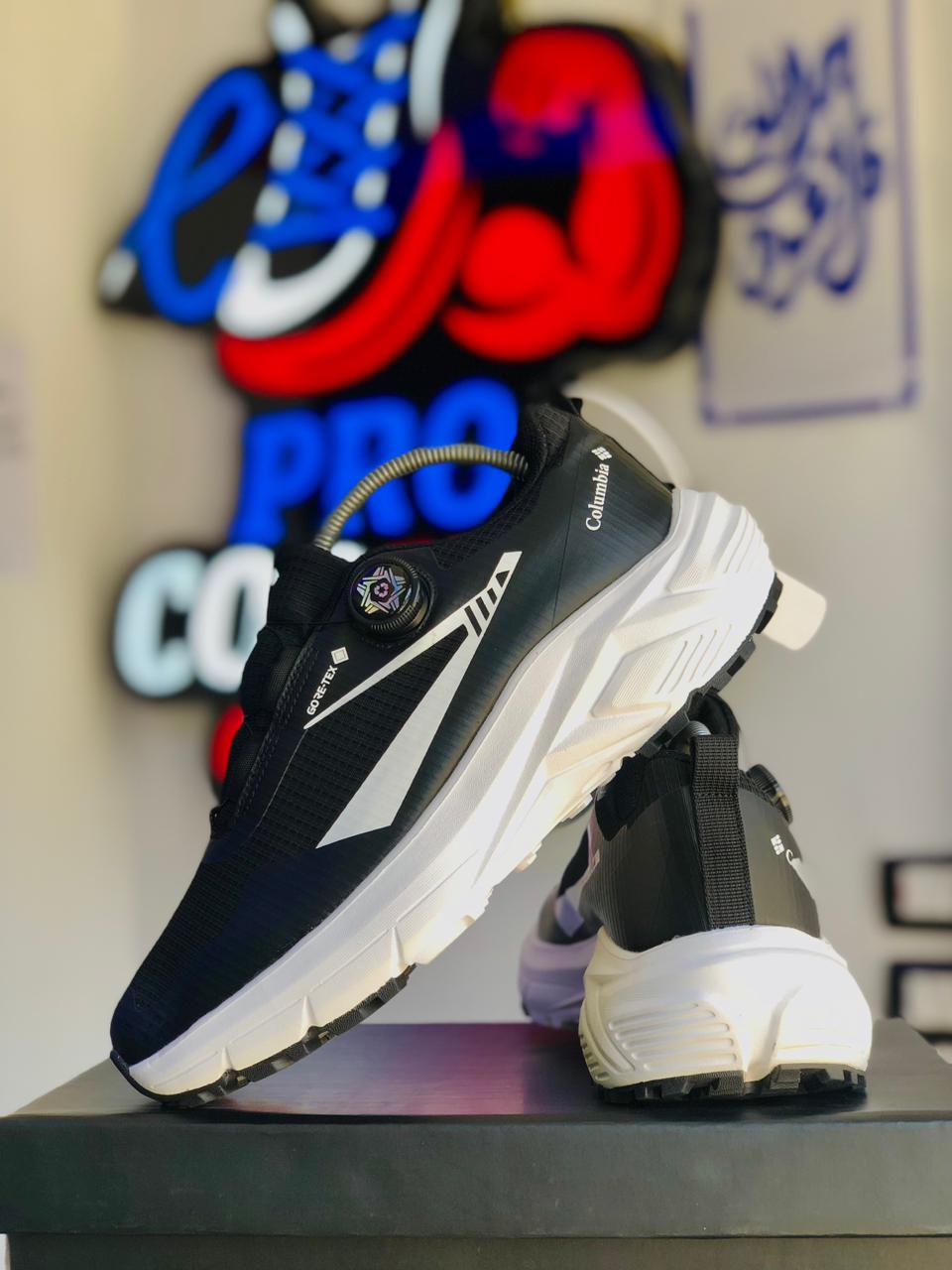 Columbia Black White Tex