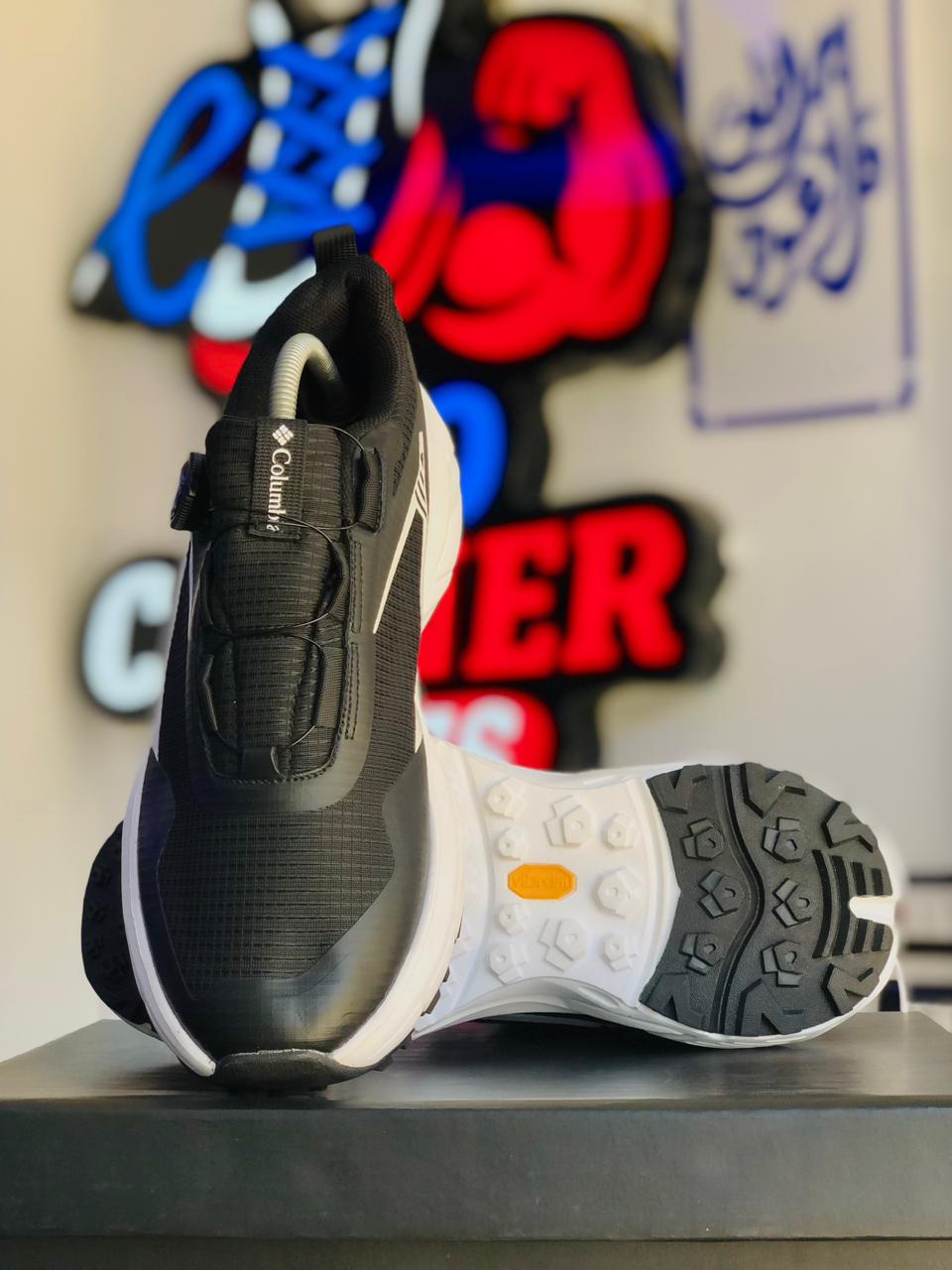 Columbia Black White Tex