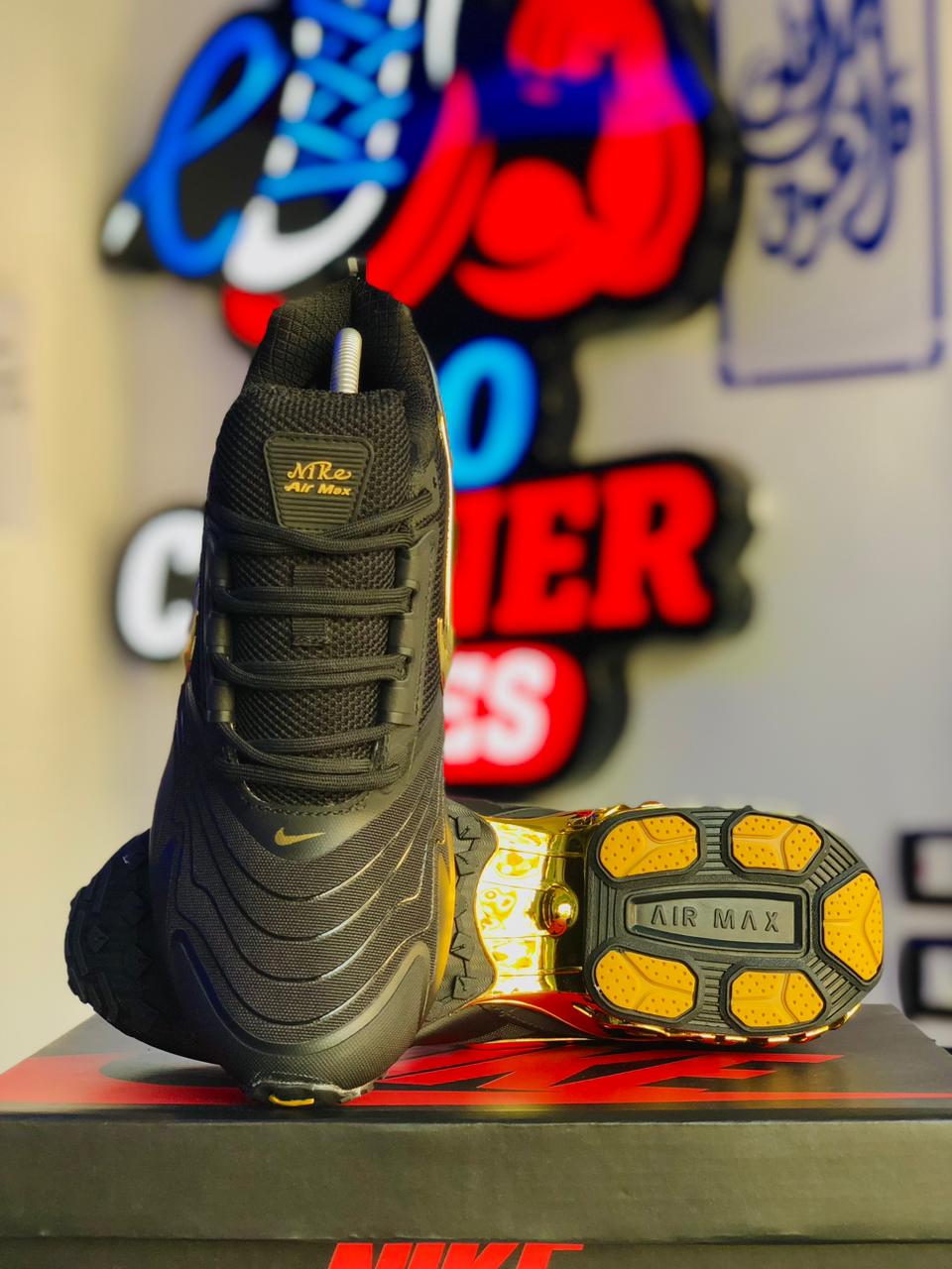Nike MRv Black Gold