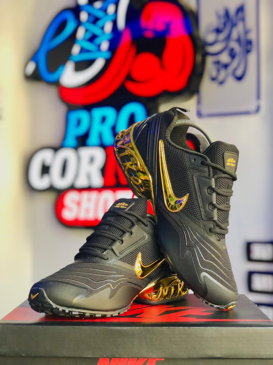 Nike MRv Black Gold