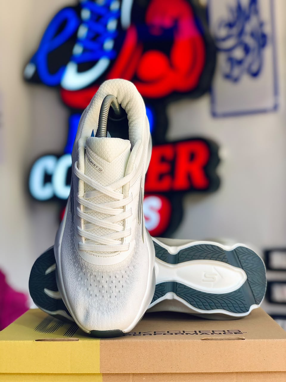 skecher aero burst shoe white