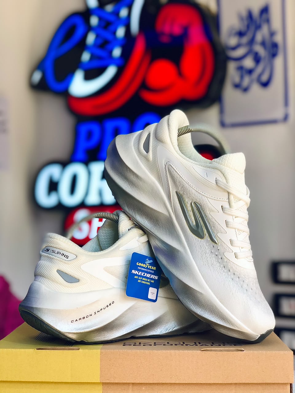 skecher aero burst shoe white