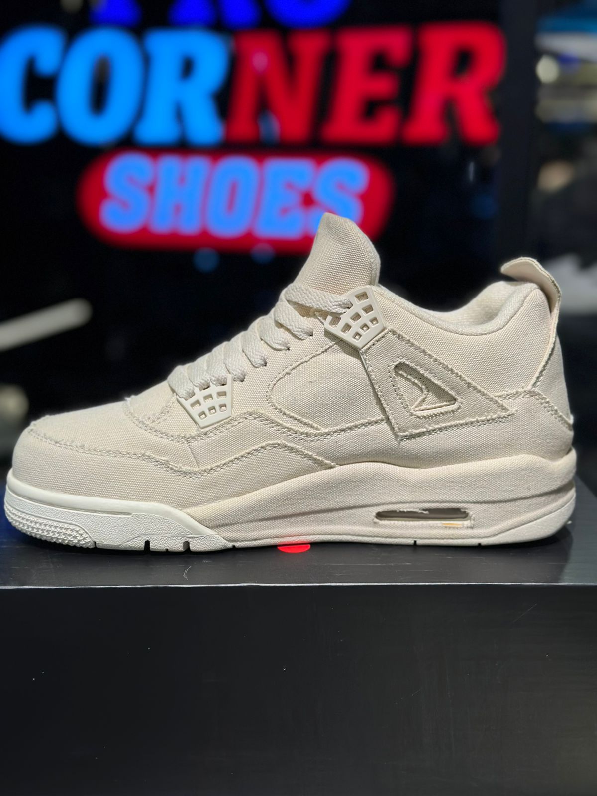 700 Off White