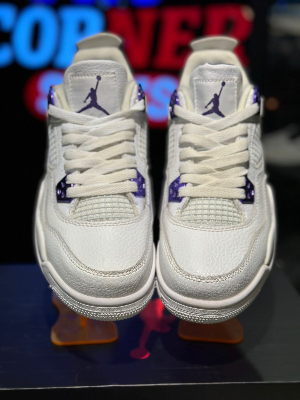 700 White Purple