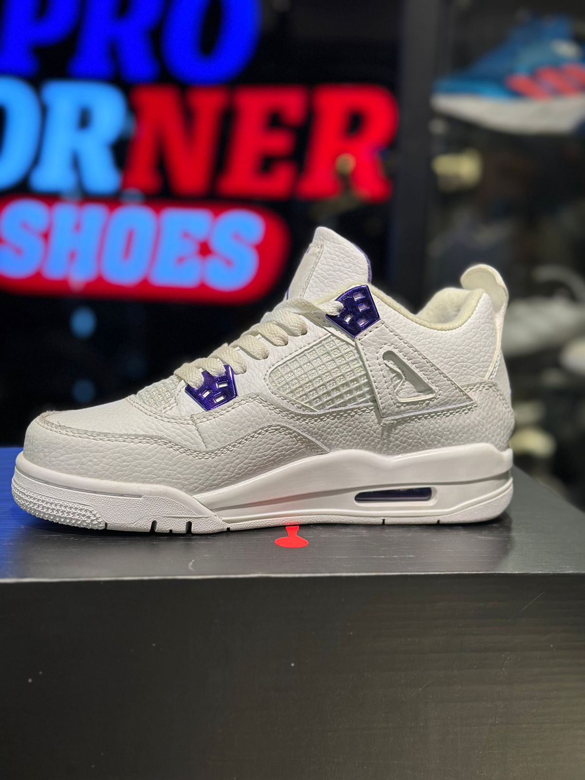 700 White Purple