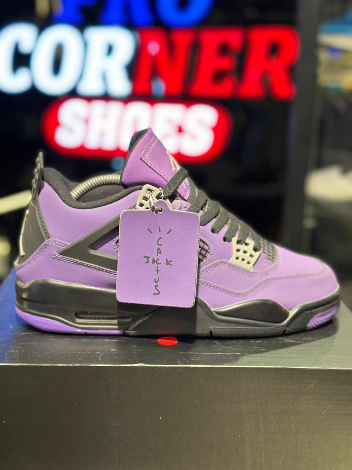Jordan 4 Travis Scott