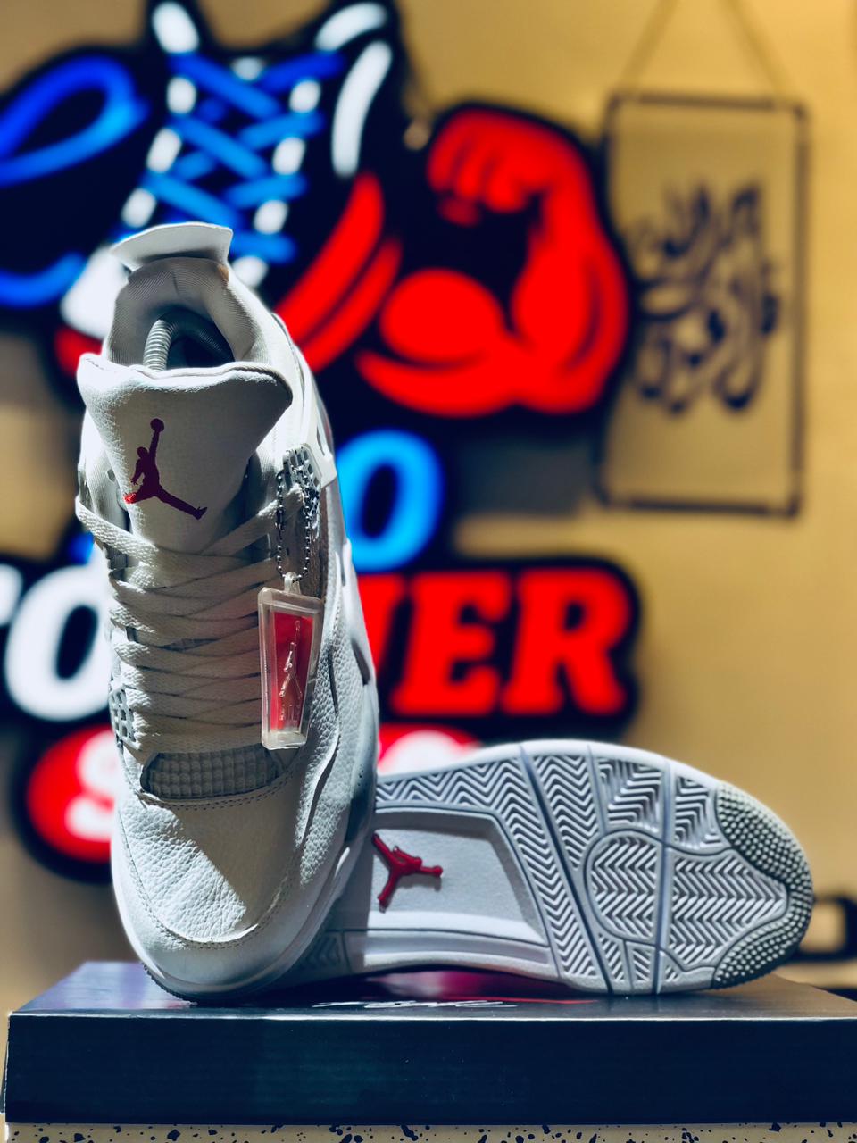 Jordan 4 - White Oreo