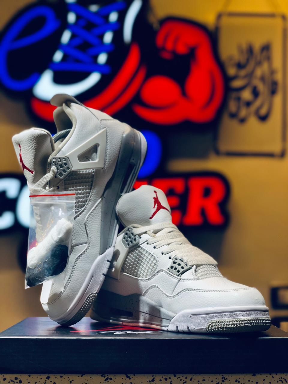 Jordan 4 - White Oreo