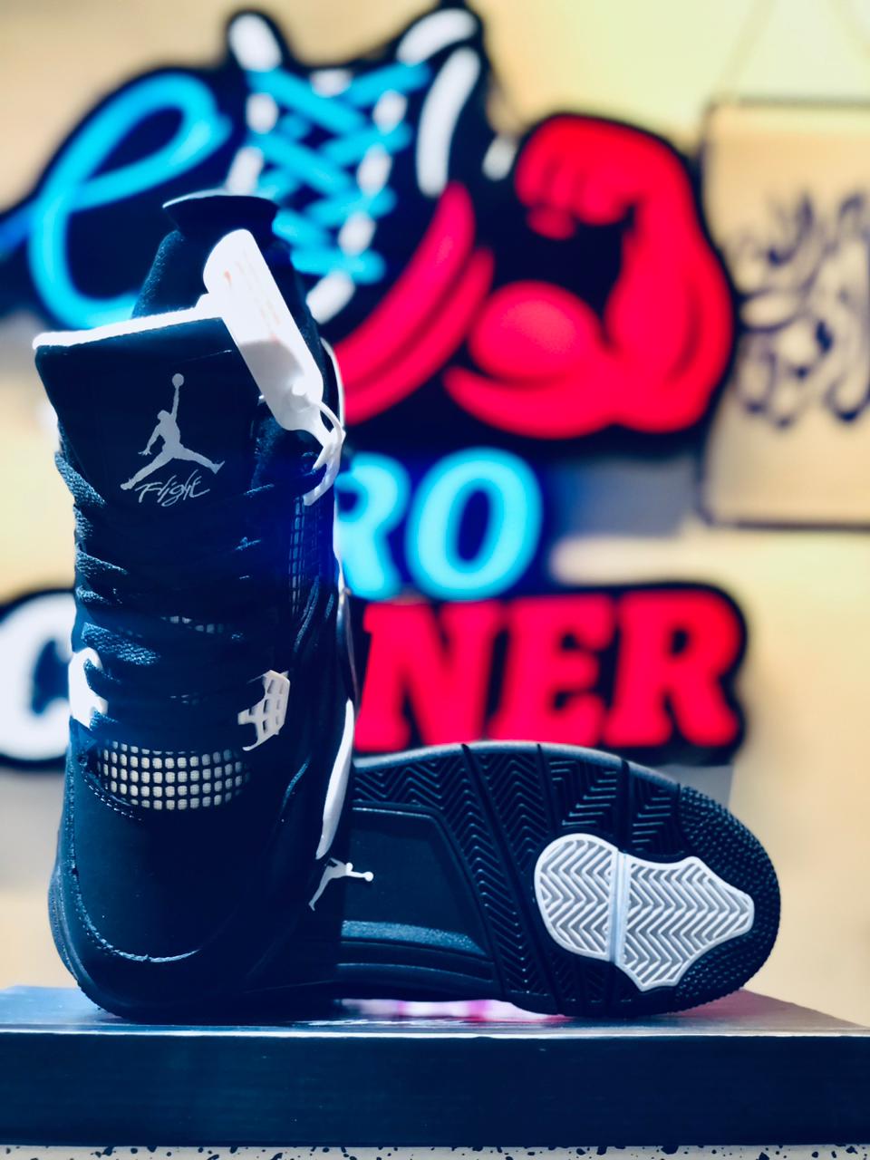 Jordan 4 - White Thunder