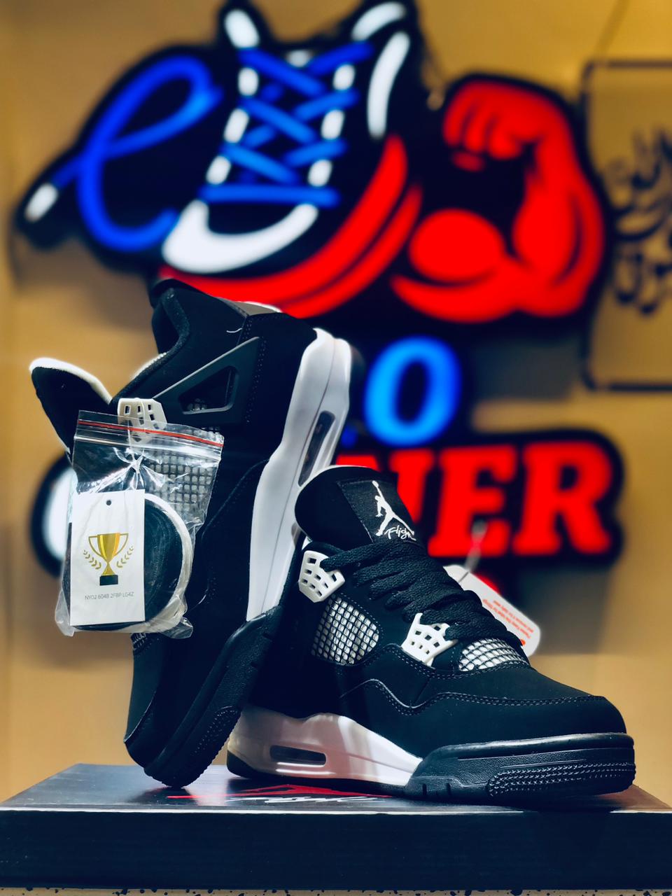 Jordan 4 - White Thunder