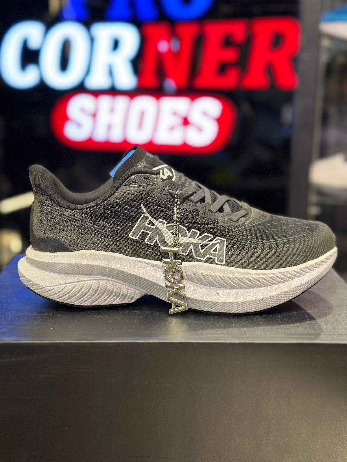 black white hoka mach6