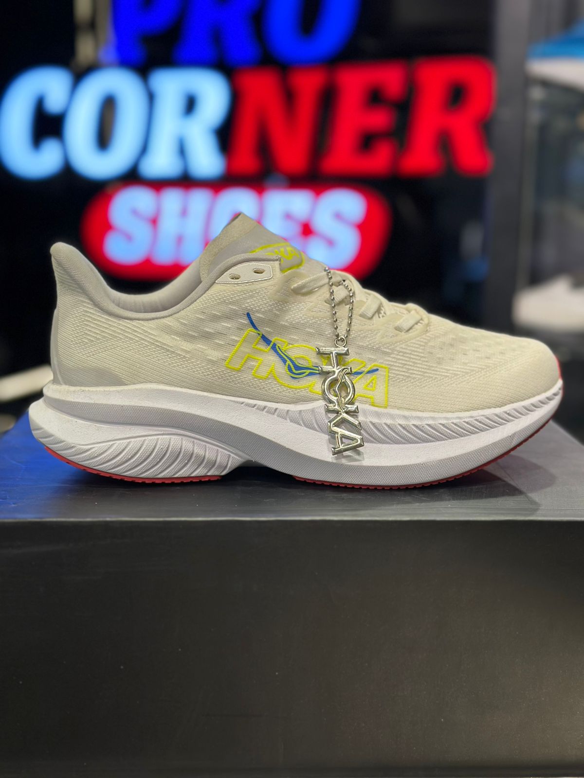 vanila red hoka mach6