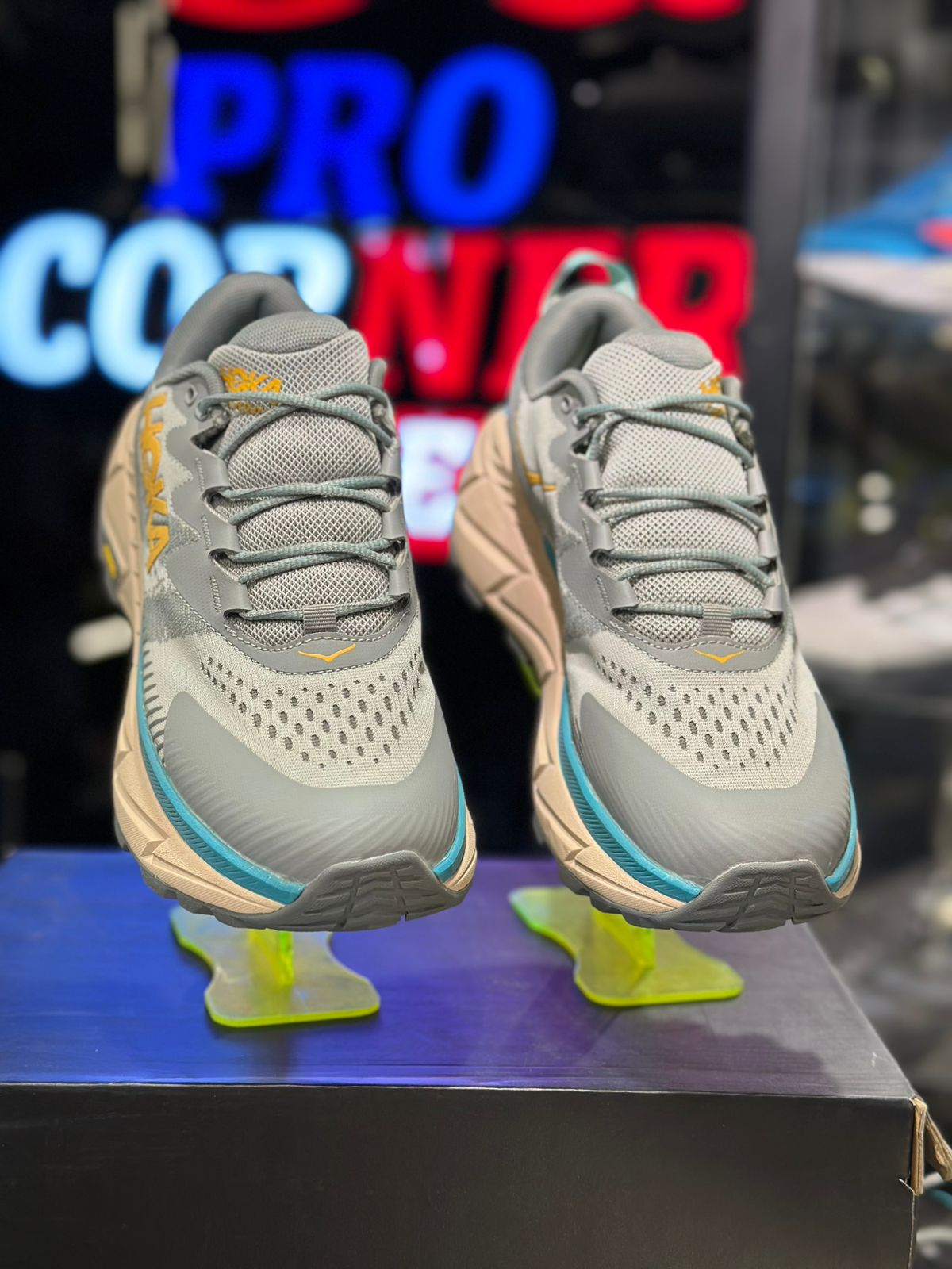 Hoka Skyline