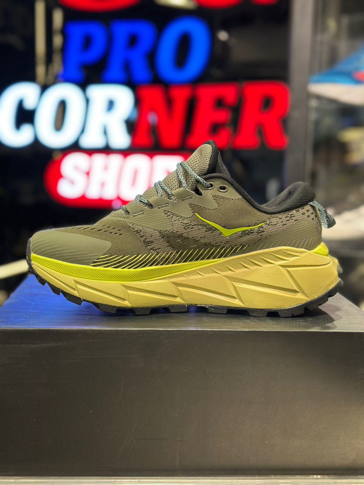 Hoka Skyline