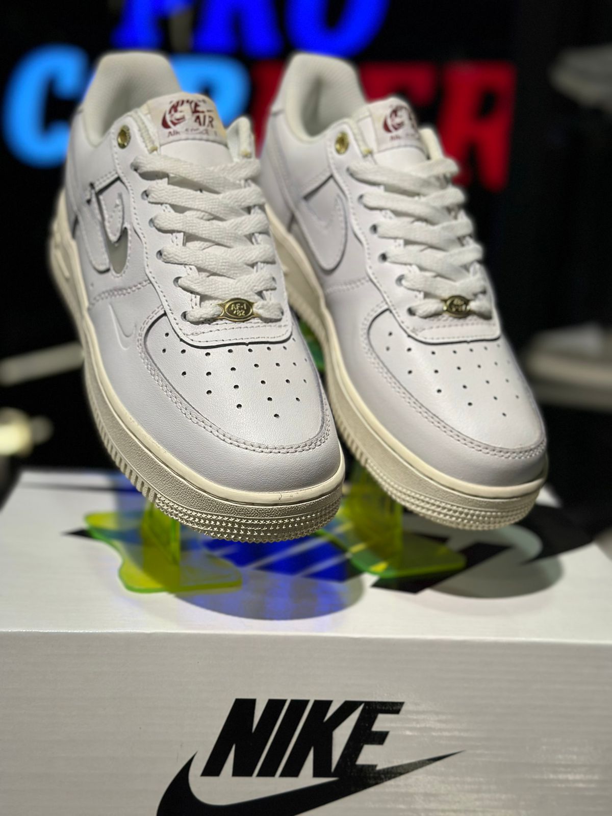 Off White