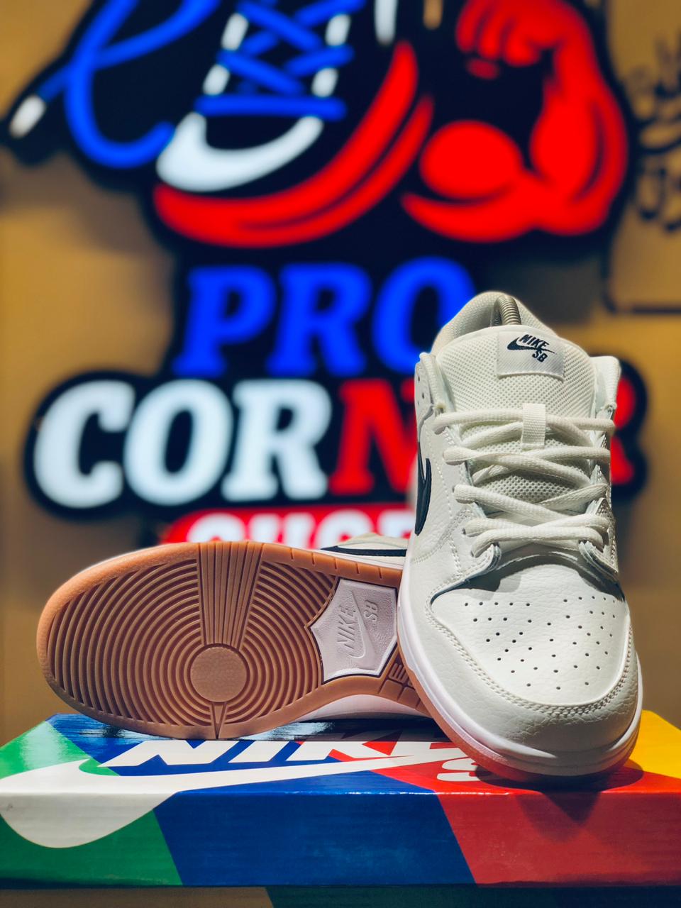 NIKE SP - White BLACK