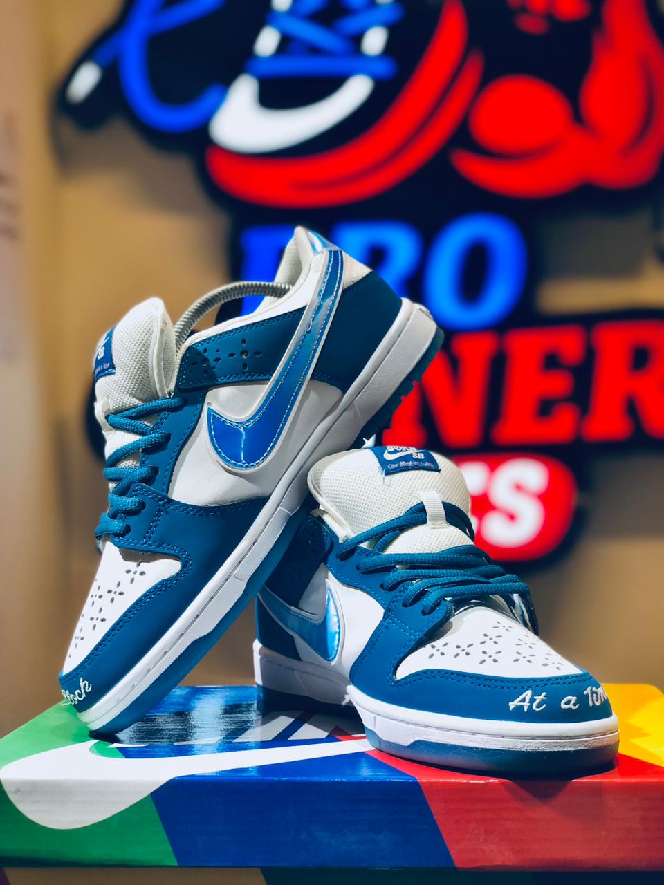 NIKE SP - White BLUE