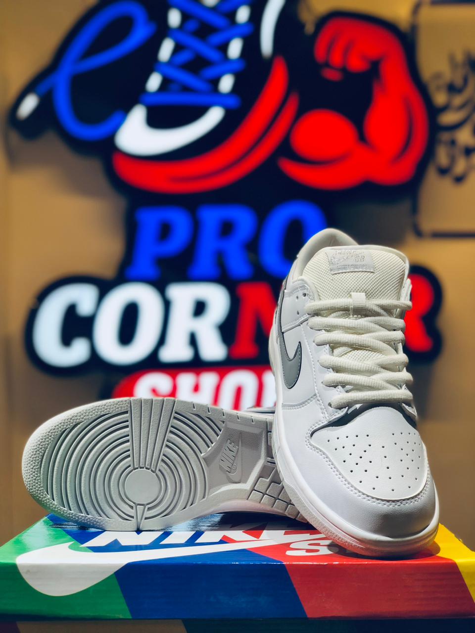 NIKE SP - White GRAY