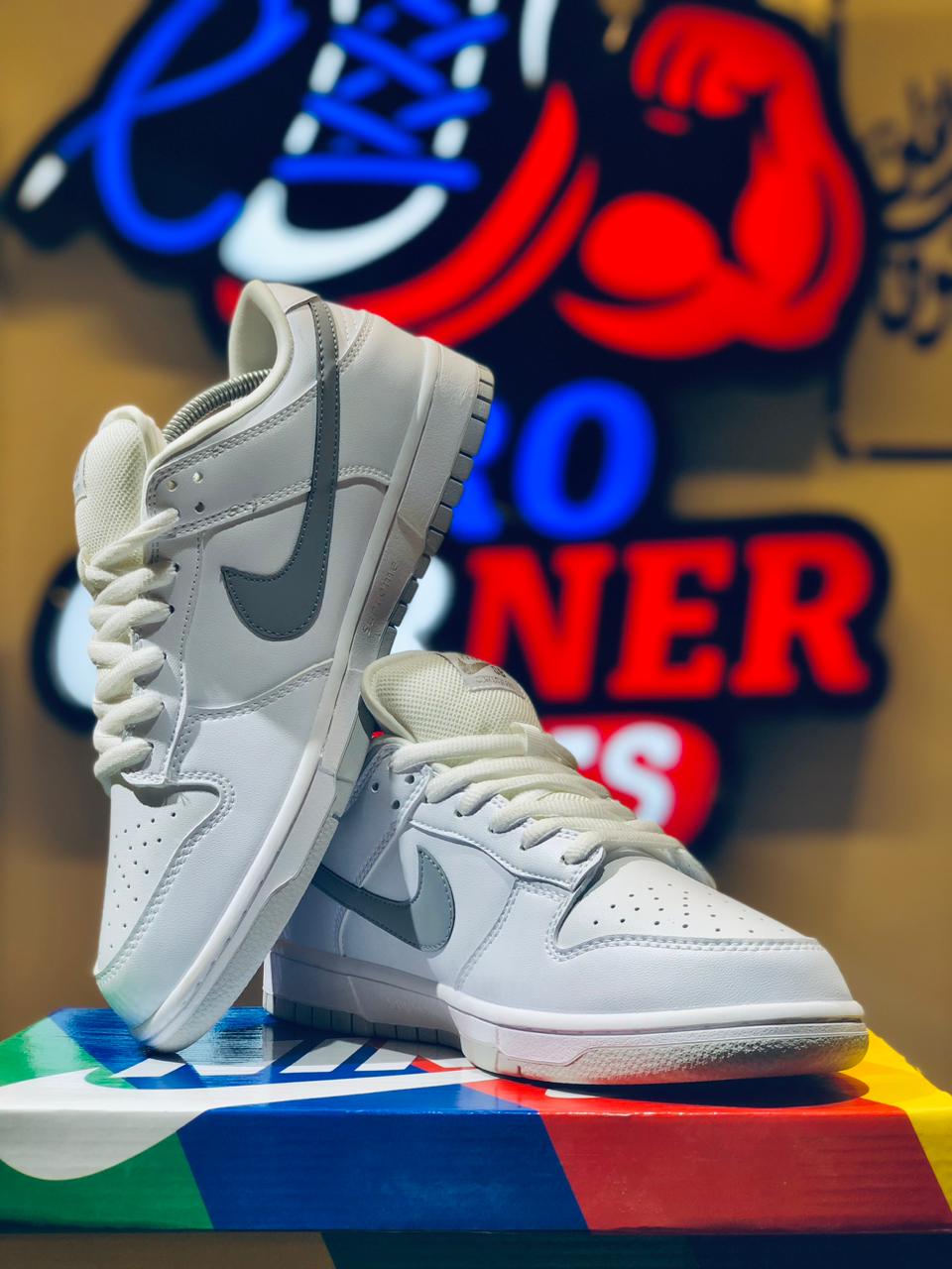 NIKE SP - White GRAY